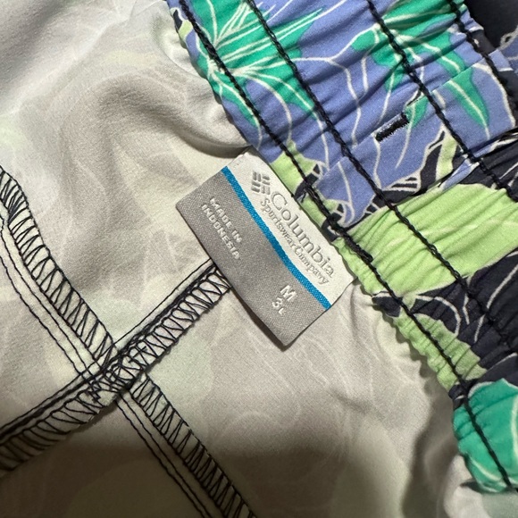 Columbia Leaf & Flower Pattern Shorts - BRAND NWT - Picture 6 of 7